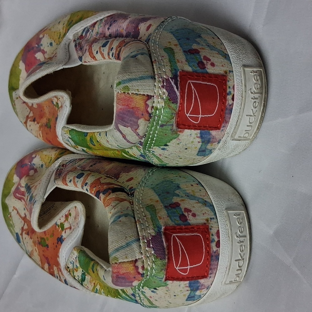 Bucketfeet Womens Size 8 slip on sneaker - Picture 2 of 5